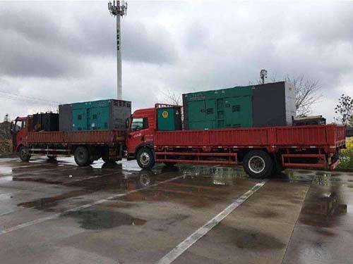 磴口涂抹密封胶后，需要等待多长时间才能安装水冷式机油散热器密封件？